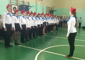 В рамках месячника по военно- патриотическому воспитанию в школе был проведен общешкольный Смотр строя и песни